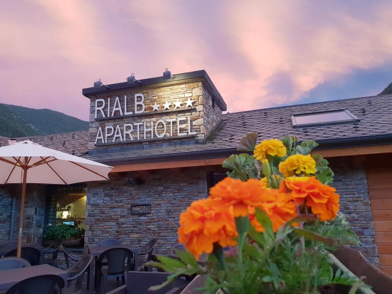 Aparthotel Rialb El Serrat Luaran gambar